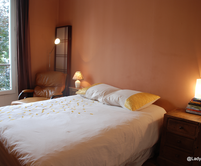 Paris apartment - Bright and cozy one bedroom flat next to world's largest flea market - rue du Mont Cenis