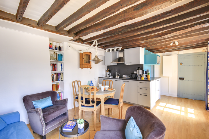 Paris apartment - "Le Charles V" Long-Term Rental