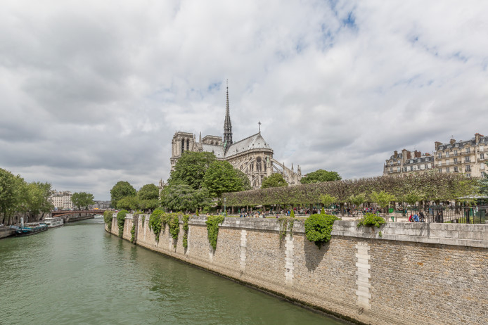 Paris apartment - "Le Quai aux Fleurs" - Long-Term Rental on Ile de la Cité