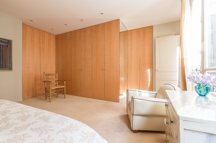 Paris apartment - "Les Beaux-Arts"