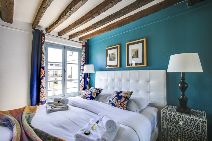 Paris apartment - "Le Charles V" Long-Term Rental