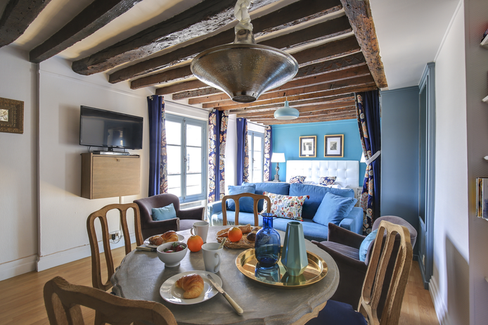 Paris apartment - "Le Charles V" Long-Term Rental