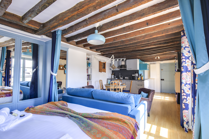Paris apartment - "Le Charles V" Long-Term Rental