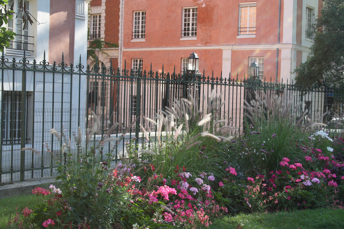 Paris apartment - "La Sainte Catherine" in the heart of the Marais. Long-Term Rental