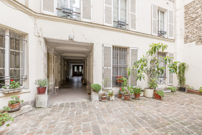 Paris apartment - "Le Quai aux Fleurs" - Long-Term Rental on Ile de la Cité