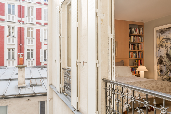 Paris apartment - "Les Beaux-Arts"