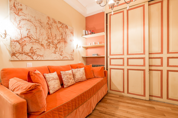 Second Bedroom Paris apartment - "La Fille du Calvaire" - Long-term Rental