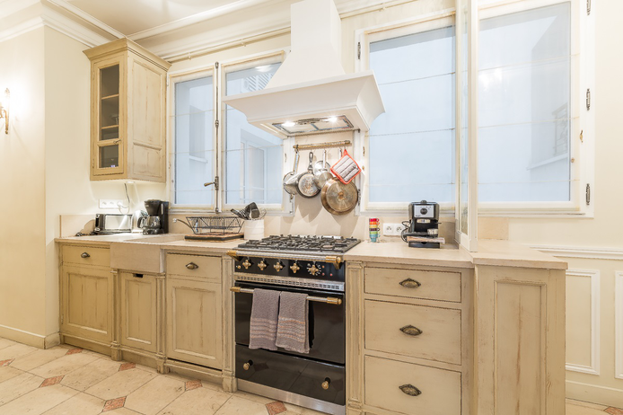 Open Kitchen Paris apartment - "La Fille du Calvaire" - Long-term Rental