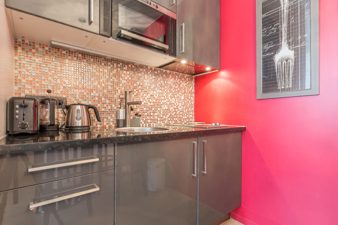 Paris apartment - "Le Bien Illuminé" - bright, artistic one-bedroom
