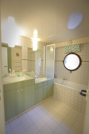 5 Paris apartment - The Powell Houseboat