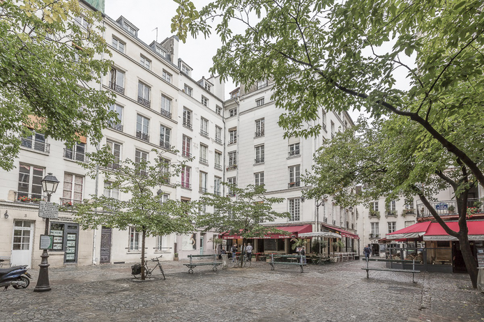 Paris apartment - "La Sainte Catherine" in the heart of the Marais. Long-Term Rental
