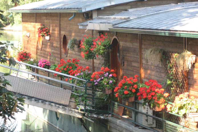 6 Paris apartment - The Powell Houseboat