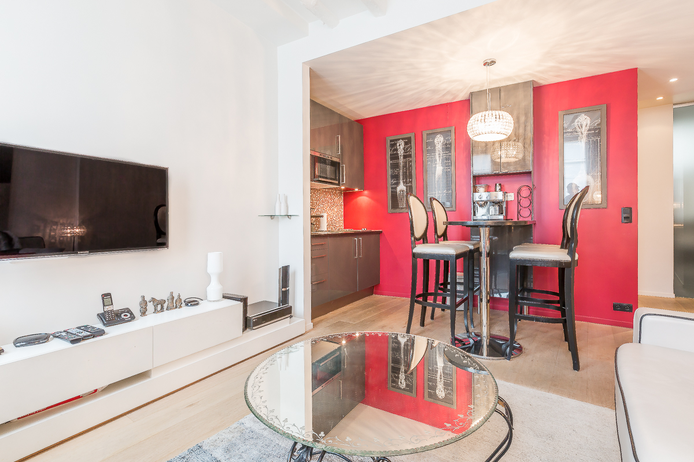 Paris apartment - "Le Bien Illuminé" - bright, artistic one-bedroom