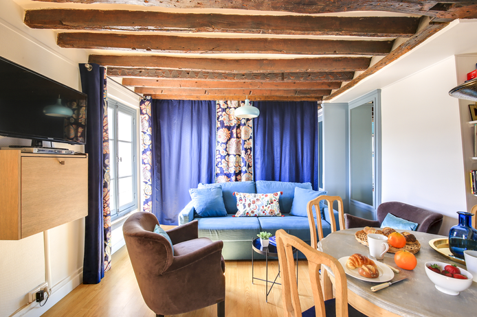 Paris apartment - "Le Charles V" Long-Term Rental
