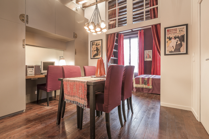 Paris apartment - "La Sainte Catherine" in the heart of the Marais. Long-Term Rental