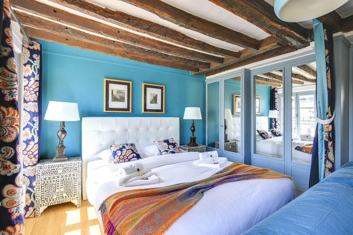 Paris apartment - "Le Charles V" Long-Term Rental
