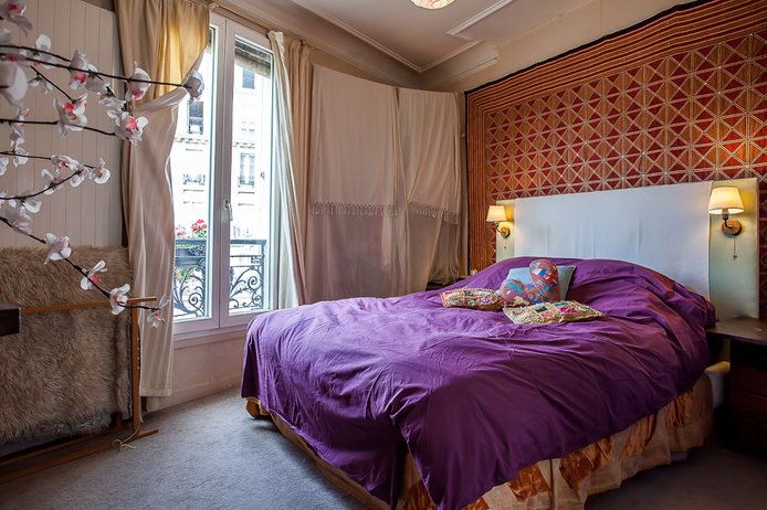10 Paris apartment - Stephanie's Fountain - Bright, funky interior designer's family loft