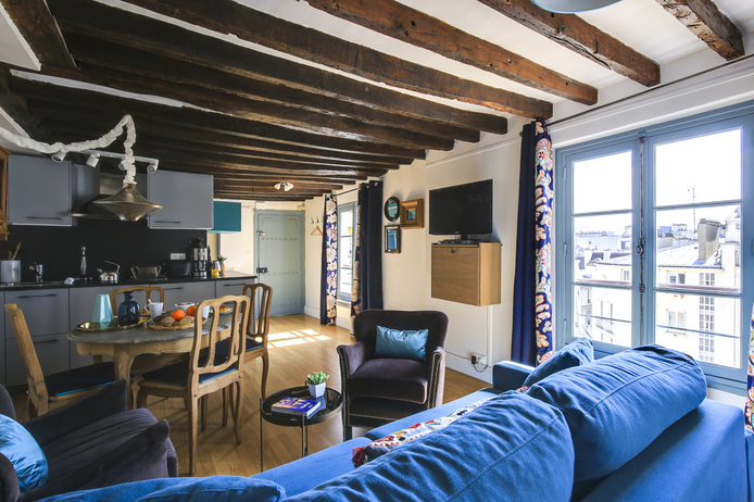 Paris apartment - "Le Charles V" Long-Term Rental
