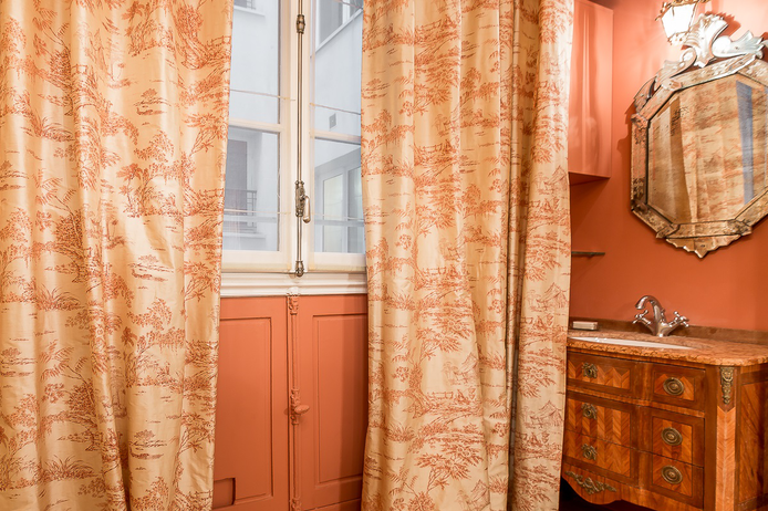Second Bedroom Paris apartment - "La Fille du Calvaire" - Long-term Rental