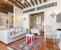 Paris apartment - "Le Quai aux Fleurs" - Long-Term Rental on Ile de la Cité - Quai aux Fleurs