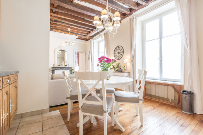 Paris apartment - "Le Quai aux Fleurs" - Long-Term Rental on Ile de la Cité