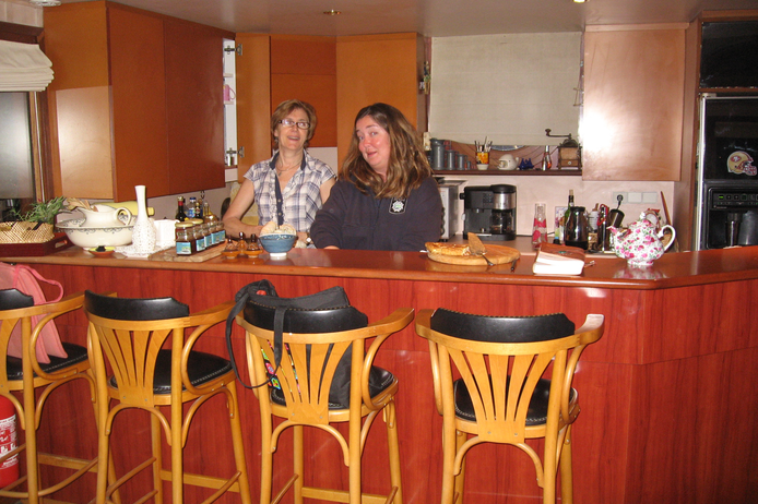 3 Paris apartment - The Powell Houseboat