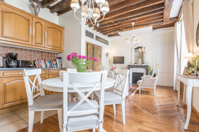 Paris apartment - "Le Quai aux Fleurs" - Long-Term Rental on Ile de la Cité