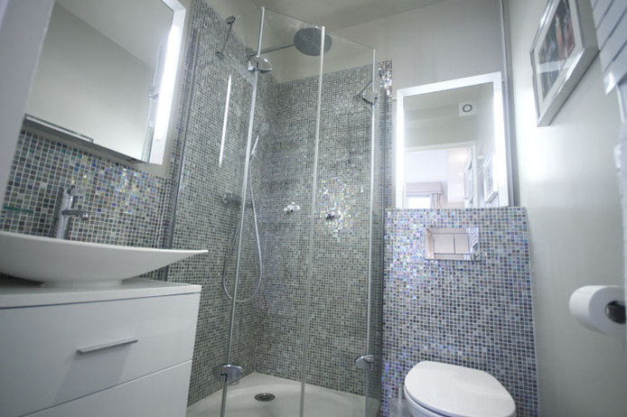 Bathroom Paris apartment - "Le Beaubourg" Long-Term Rental