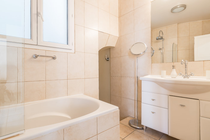 Paris apartment - "Le Quai aux Fleurs" - Long-Term Rental on Ile de la Cité