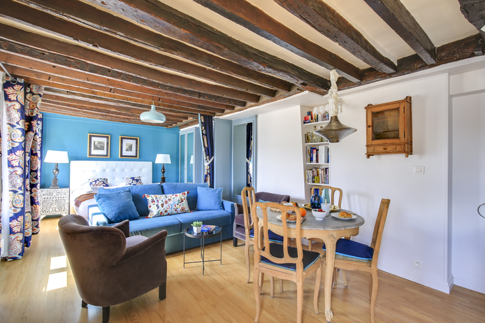 Paris apartment - "Le Charles V" Long-Term Rental
