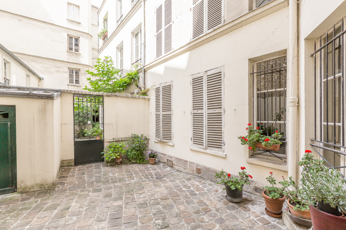Paris apartment - "Le Quai aux Fleurs" - Long-Term Rental on Ile de la Cité
