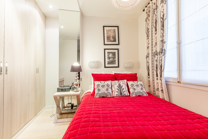 Paris apartment - "Le Bien Illuminé" - bright, artistic one-bedroom